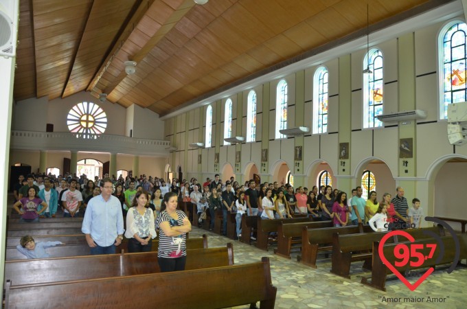 Pe. Crispim celebra 'Missa com a Juventude' na Catedral