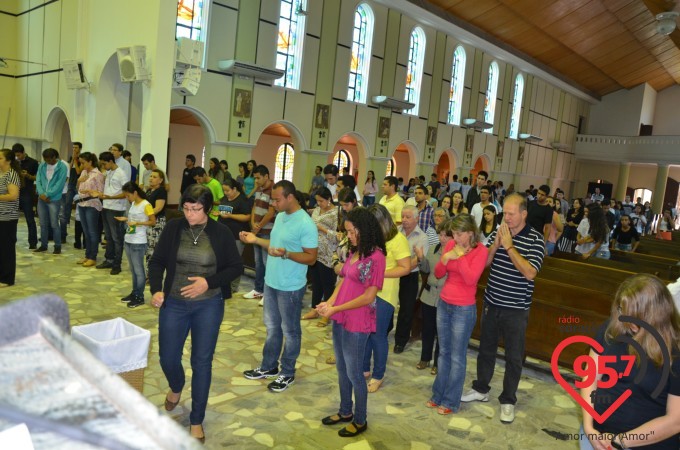 Pe. Crispim celebra 'Missa com a Juventude' na Catedral