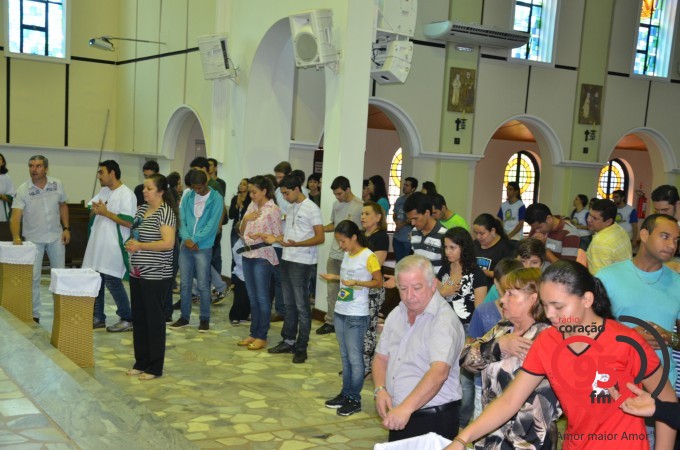 Pe. Crispim celebra 'Missa com a Juventude' na Catedral