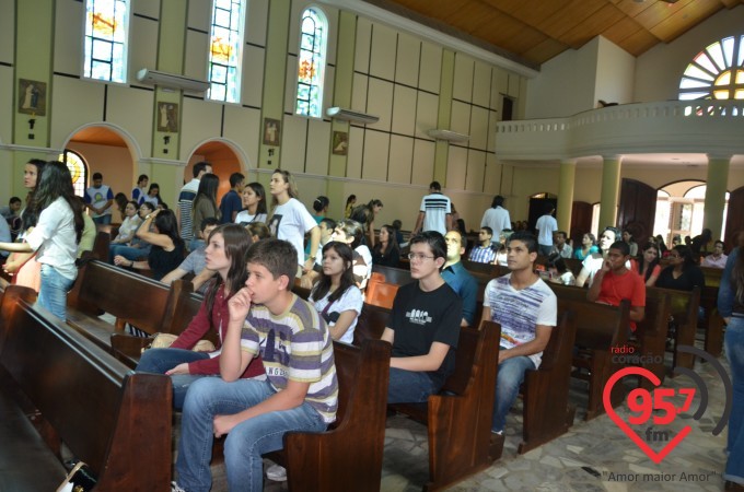 Pe. Crispim celebra 'Missa com a Juventude' na Catedral