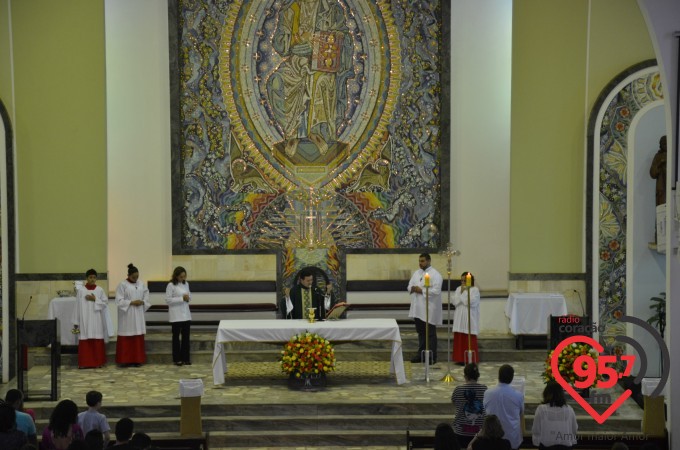 Pe. Crispim celebra 'Missa com a Juventude' na Catedral
