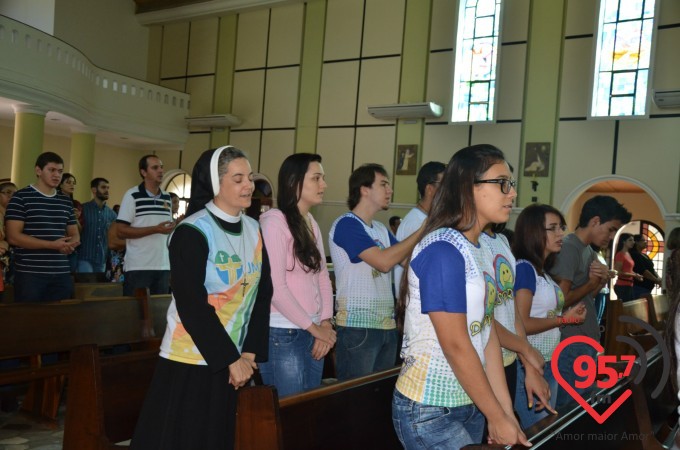 Pe. Crispim celebra 'Missa com a Juventude' na Catedral