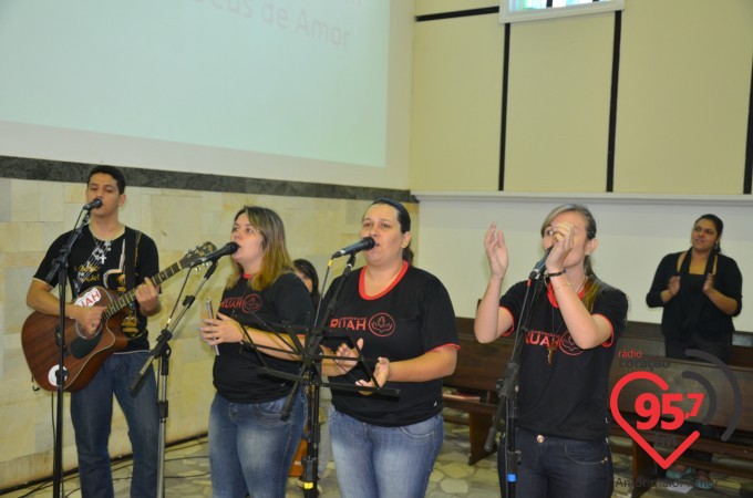Pe. Crispim celebra 'Missa com a Juventude' na Catedral