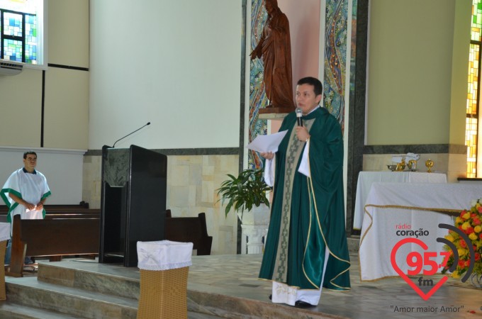 Pe. Crispim celebra 'Missa com a Juventude' na Catedral