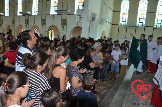 Pe. Crispim celebra 'Missa com a Juventude' na Catedral