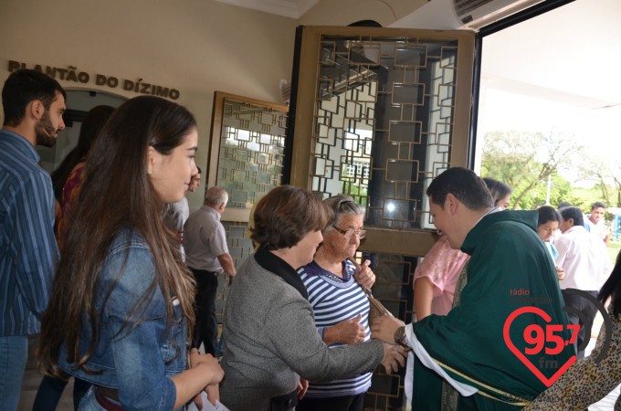 Pe. Crispim celebra 'Missa com a Juventude' na Catedral