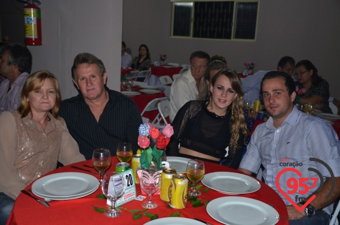 Jantar dançante dos namorados em Itaporã