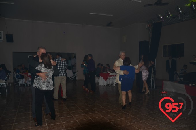 Jantar dançante dos namorados em Itaporã