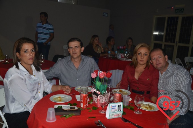 Jantar dançante dos namorados em Itaporã