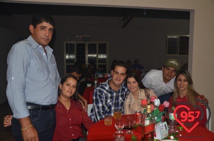 Jantar dançante dos namorados em Itaporã