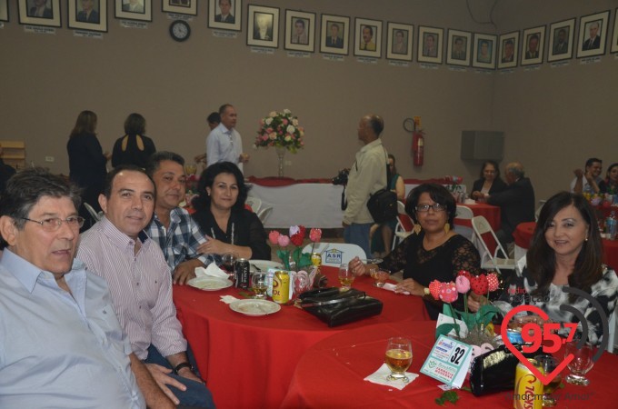 Jantar dançante dos namorados em Itaporã
