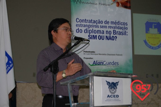 ‘Não falta médico, há má distribuição’ afirma Mandetta.