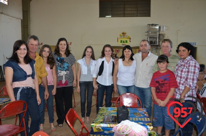 Paróquia N.S. Aparecida faz festa Julina servindo porco no tacho