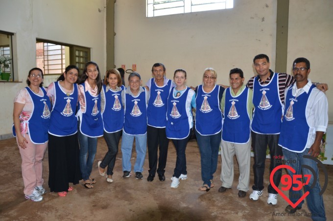 Paróquia N.S. Aparecida faz festa Julina servindo porco no tacho