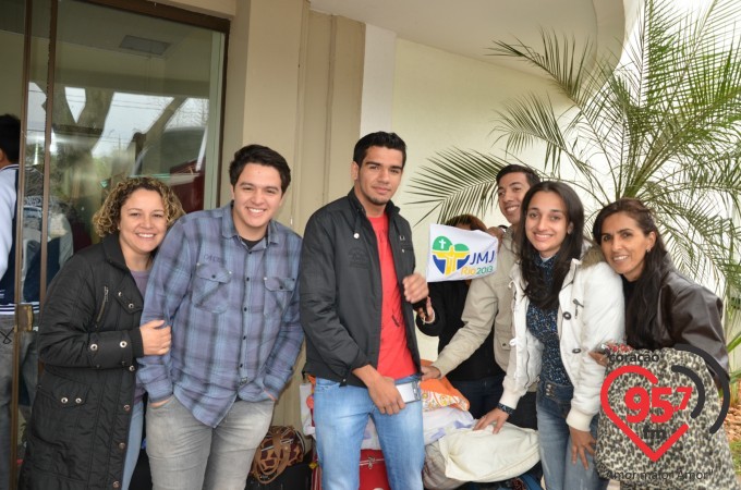 Paróquia São Carlos embarca 3 ônibus com destino JMJ-Rio 2013