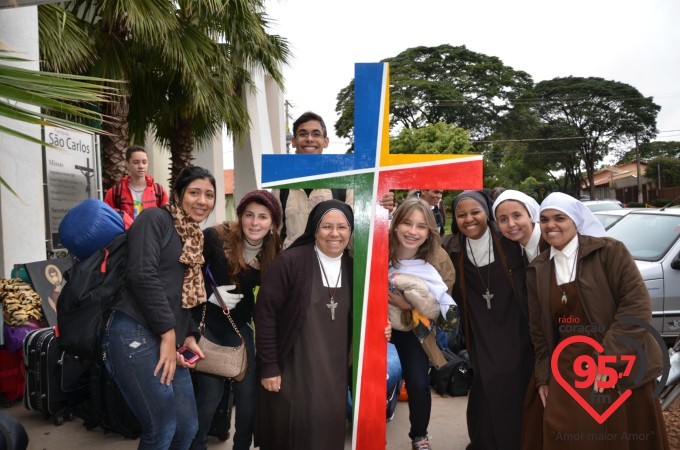 Paróquia São Carlos embarca 3 ônibus com destino JMJ-Rio 2013