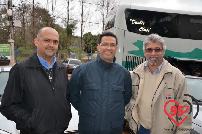 Paróquia São Carlos embarca 3 ônibus com destino JMJ-Rio 2013