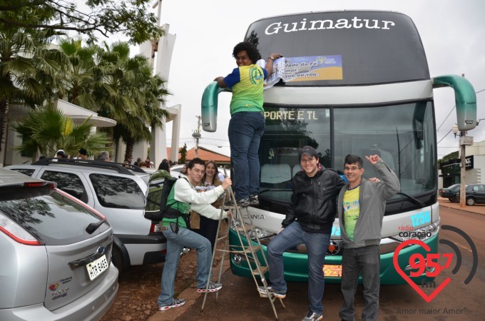 Paróquia São Carlos embarca 3 ônibus com destino JMJ-Rio 2013