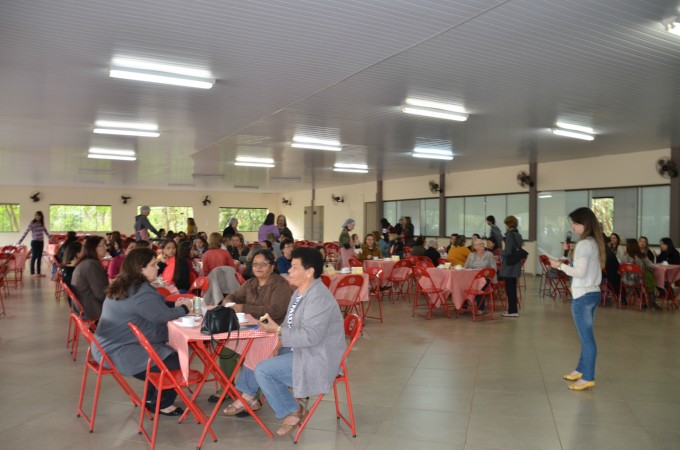 Emaús realiza chá bingo