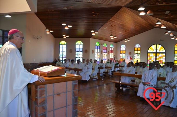 Missa no mosteiro homenageia Padres e Diáconos