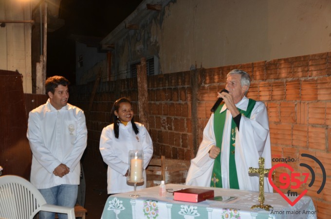 Missa em ação de graças pela entrega da nova casa de Dona Tereza