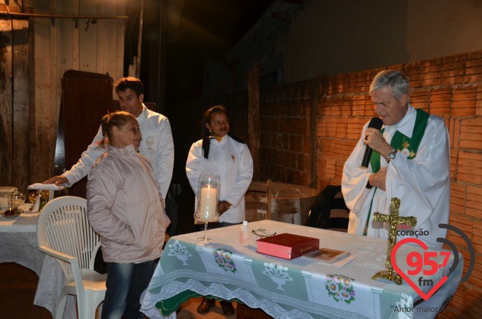 Missa em ação de graças pela entrega da nova casa de Dona Tereza