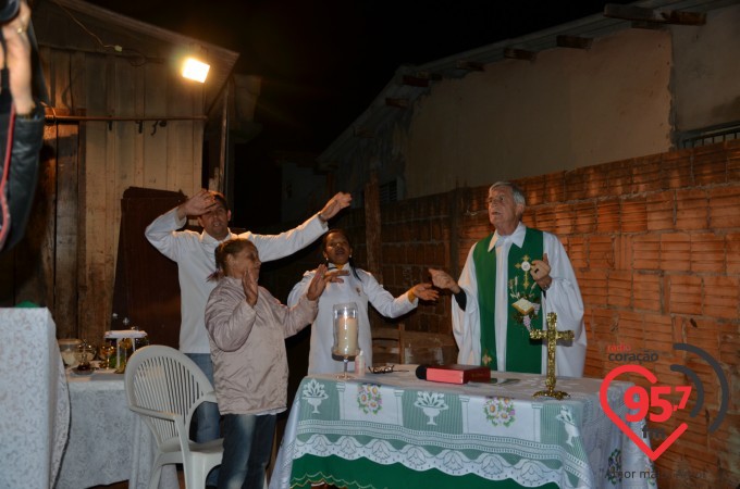 Missa em ação de graças pela entrega da nova casa de Dona Tereza