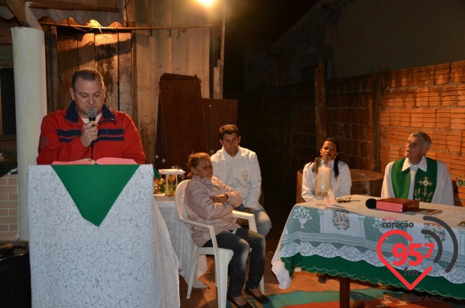 Missa em ação de graças pela entrega da nova casa de Dona Tereza