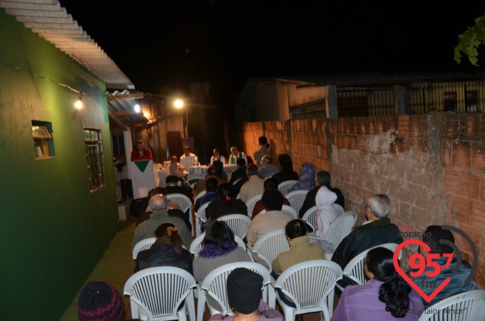 Missa em ação de graças pela entrega da nova casa de Dona Tereza