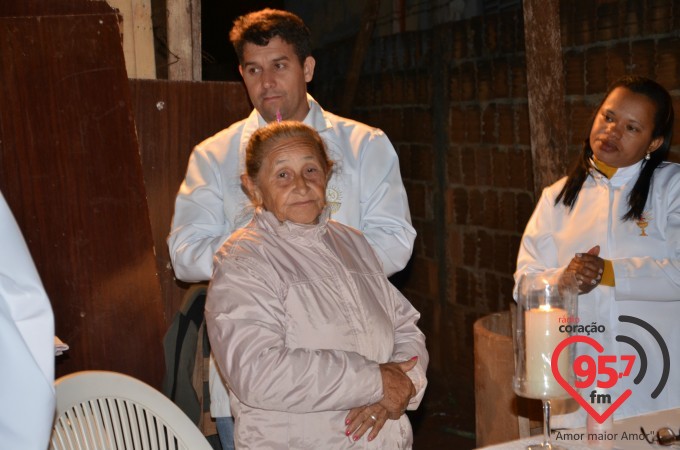 Missa em ação de graças pela entrega da nova casa de Dona Tereza