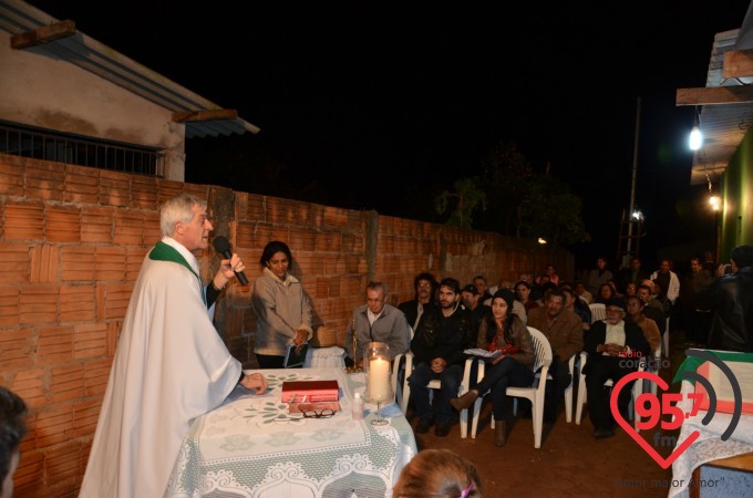 Missa em ação de graças pela entrega da nova casa de Dona Tereza