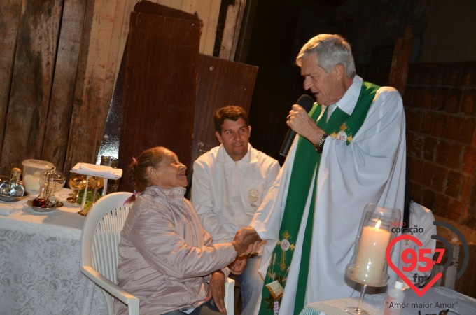 Missa em ação de graças pela entrega da nova casa de Dona Tereza