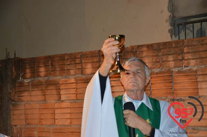 Missa em ação de graças pela entrega da nova casa de Dona Tereza