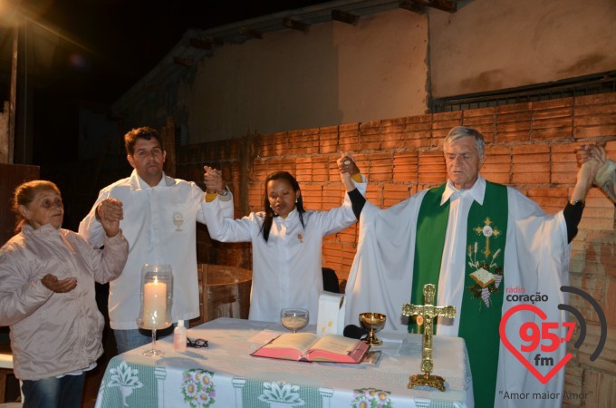 Missa em ação de graças pela entrega da nova casa de Dona Tereza
