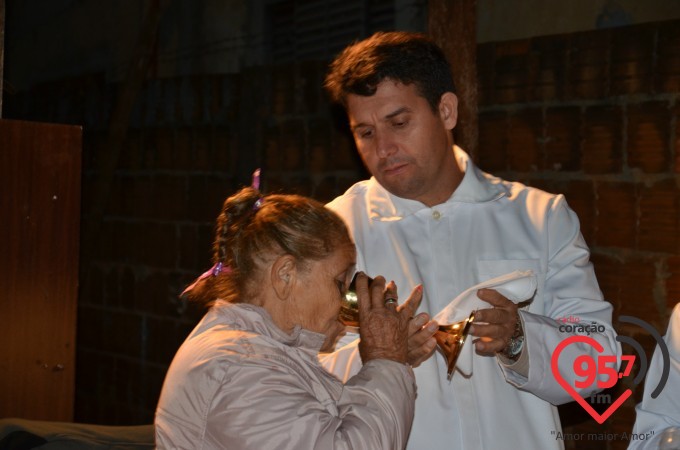 Missa em ação de graças pela entrega da nova casa de Dona Tereza