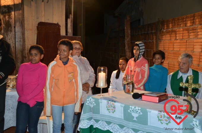 Missa em ação de graças pela entrega da nova casa de Dona Tereza