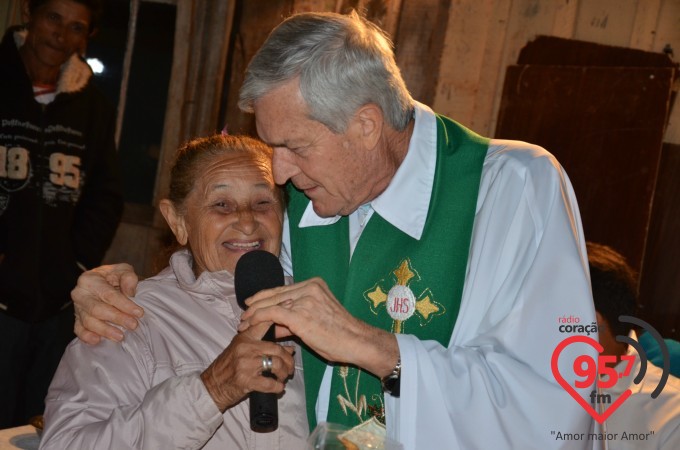 Missa em ação de graças pela entrega da nova casa de Dona Tereza