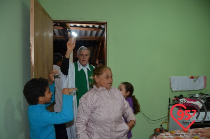 Missa em ação de graças pela entrega da nova casa de Dona Tereza