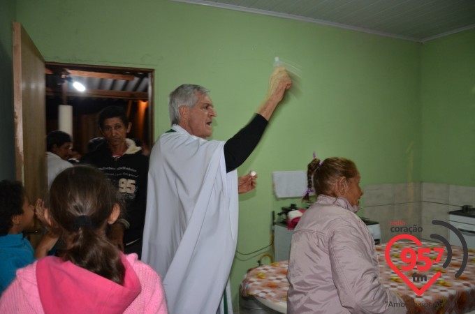 Missa em ação de graças pela entrega da nova casa de Dona Tereza