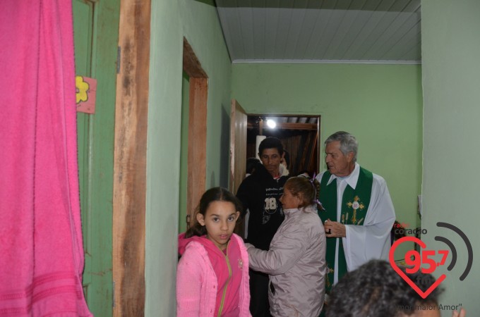 Missa em ação de graças pela entrega da nova casa de Dona Tereza