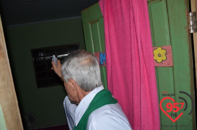 Missa em ação de graças pela entrega da nova casa de Dona Tereza