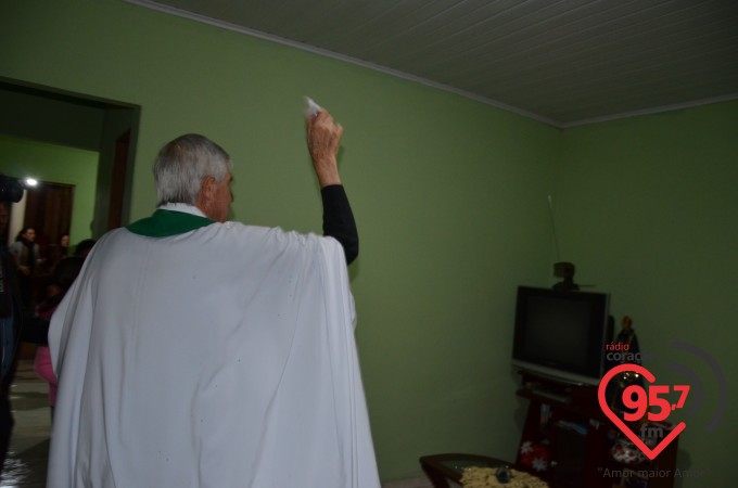 Missa em ação de graças pela entrega da nova casa de Dona Tereza
