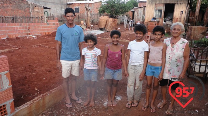 Missa em ação de graças pela entrega da nova casa de Dona Tereza