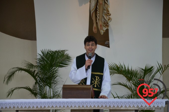 Equipes de N.S. realizam missa mensal na Paróquia Sagrado C. Jesus