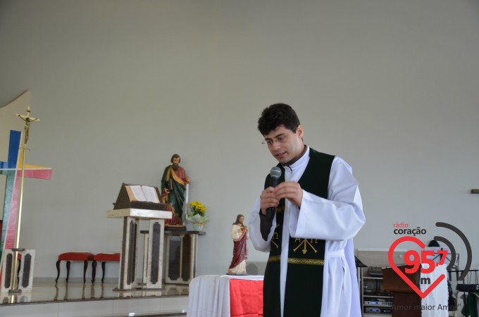 Equipes de N.S. realizam missa mensal na Paróquia Sagrado C. Jesus