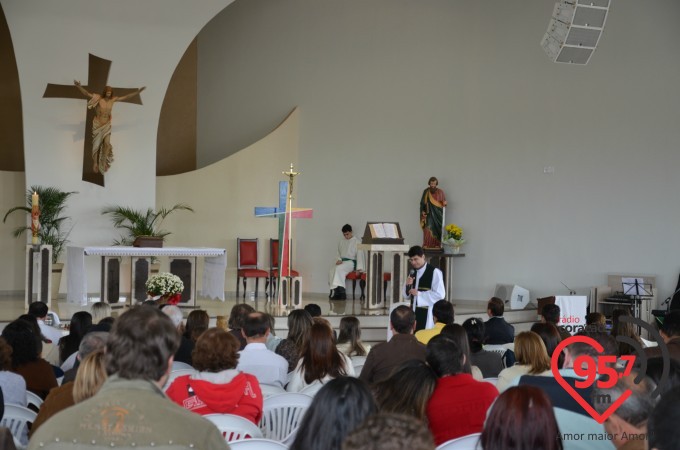 Equipes de N.S. realizam missa mensal na Paróquia Sagrado C. Jesus