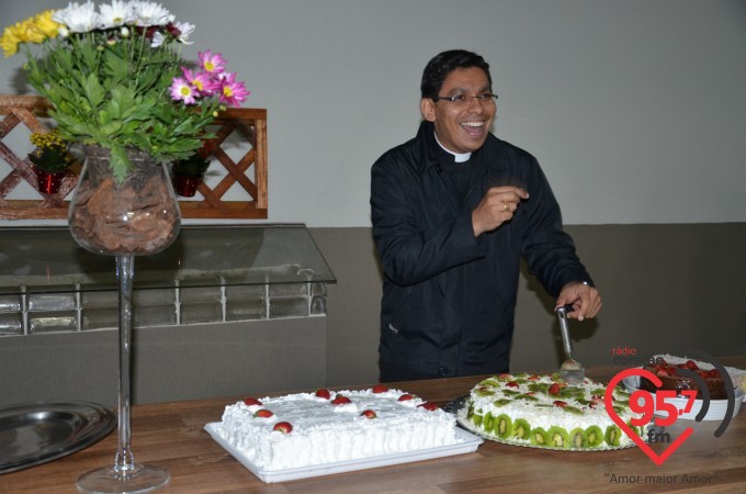 Padre Alexsandro completa dois anos de sacerdócio