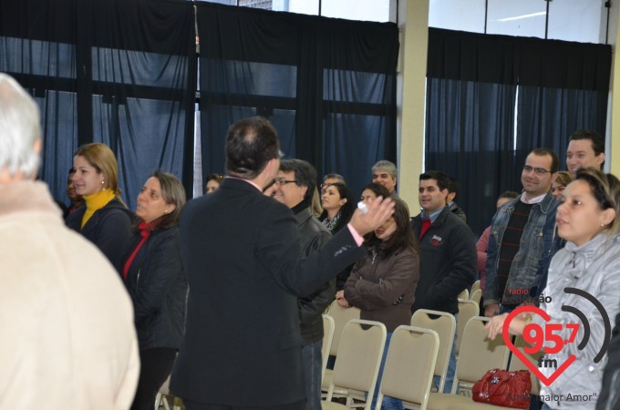 Aced realiza palestra motivacional com Valdir da Costa