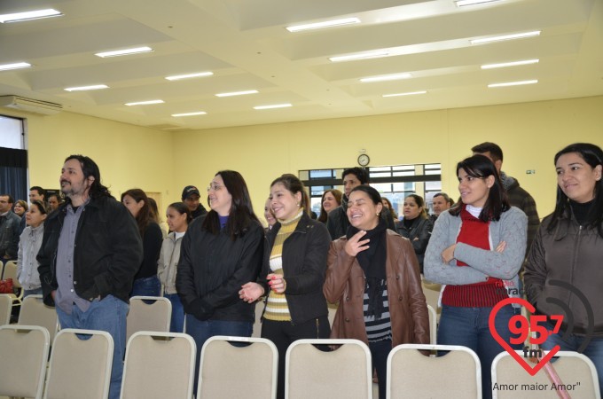 Aced realiza palestra motivacional com Valdir da Costa