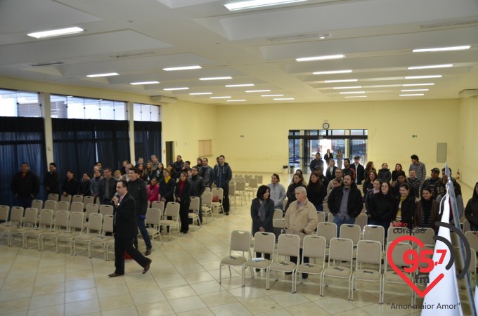 Aced realiza palestra motivacional com Valdir da Costa